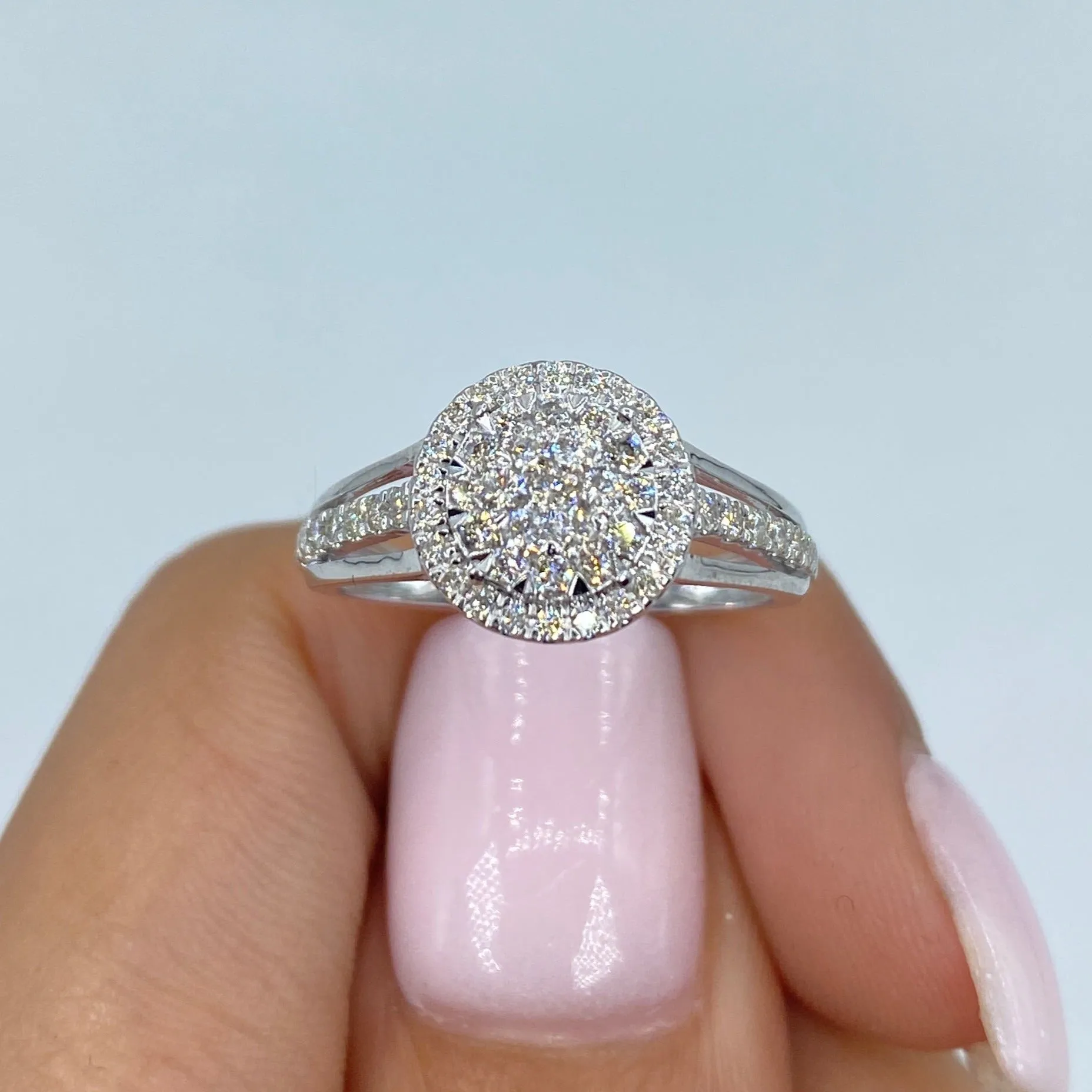 14K Circle Halo Diamond Ring