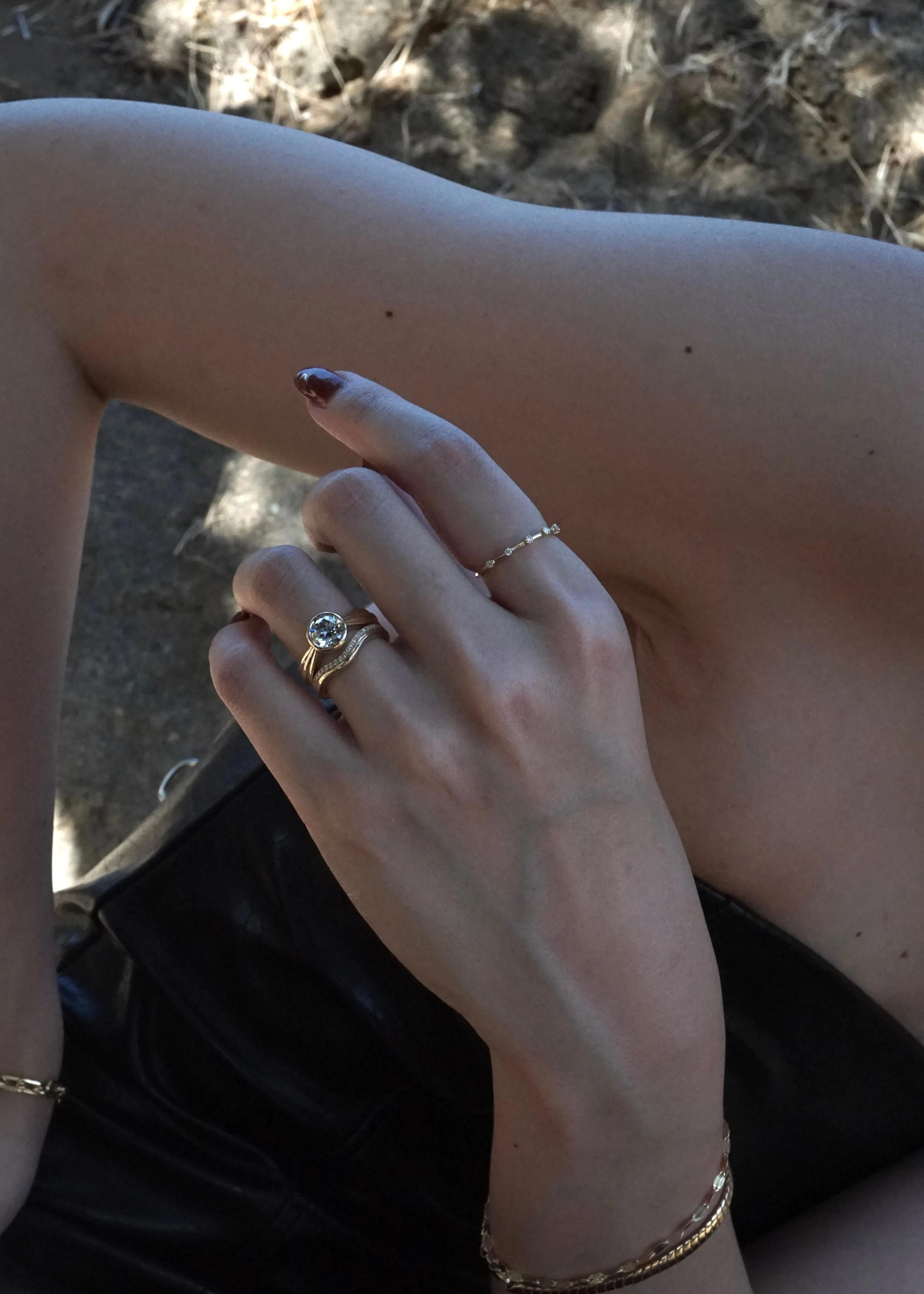 14k Gold Distance 6 Diamond Ring