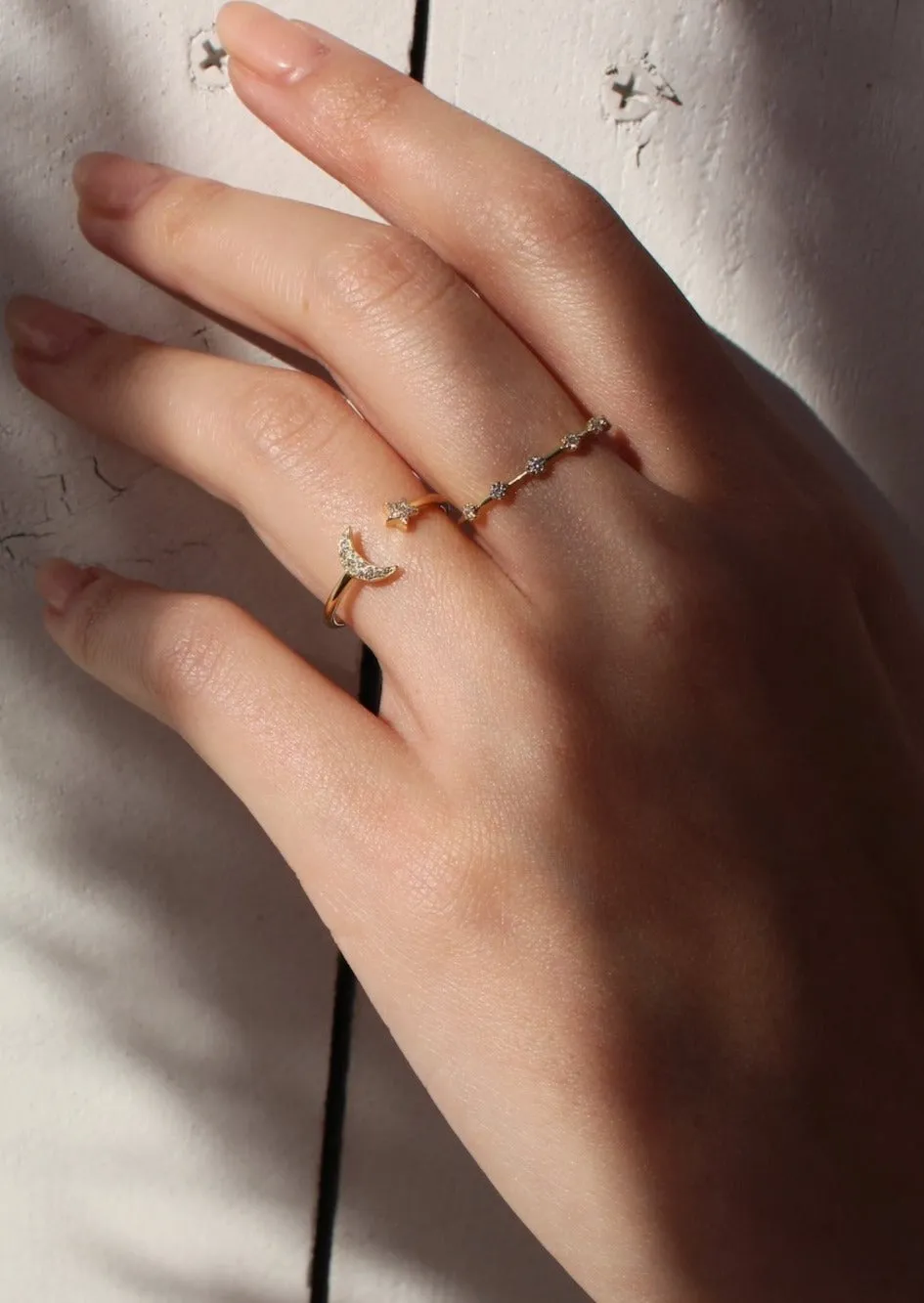 14k Gold Distance 6 Diamond Ring