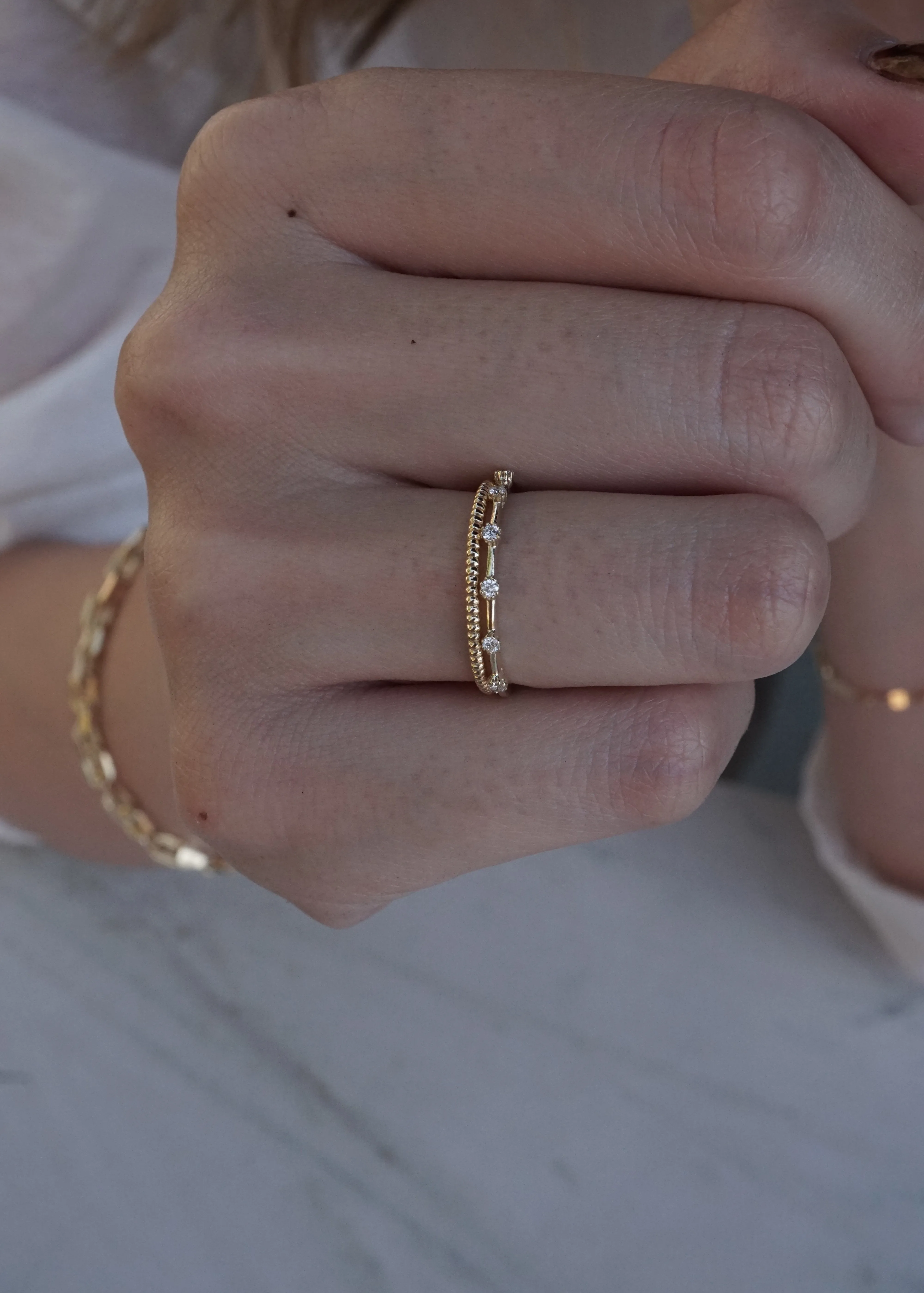 14k Gold Distance 6 Diamond Ring