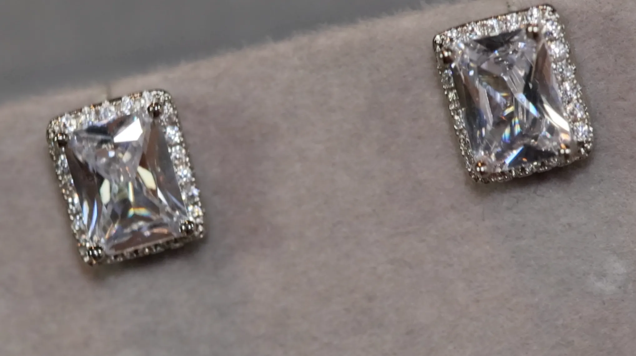 Diamond Earrings | Womens Earrings | Emerald Earrings | Diamond Ear Studs | Womens Stud Earrings | Mens Diamond Ear Studs |  Ear Studs
