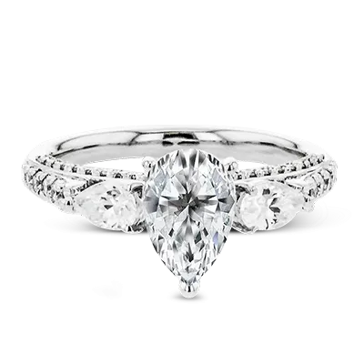 Engagement Ring in 18k Gold with Diamonds