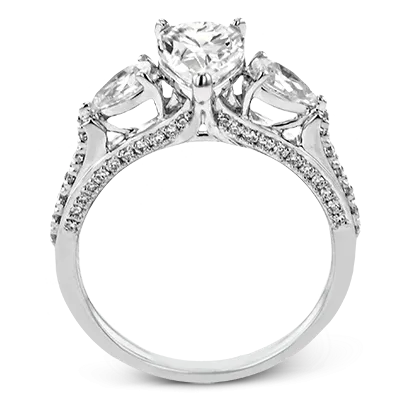 Engagement Ring in 18k Gold with Diamonds