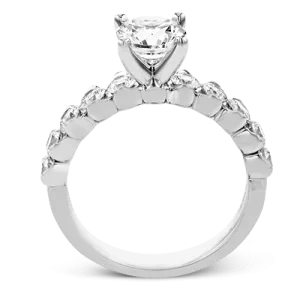 Engagement Ring in 18k Gold with Diamonds