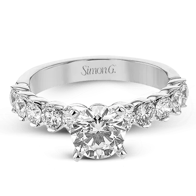 Engagement Ring in 18k Gold with Diamonds