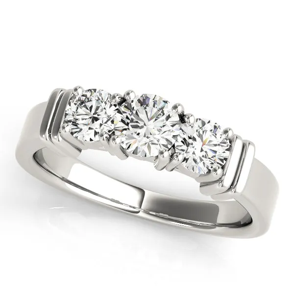 ENGAGEMENT RINGS 3 STONE ROUND