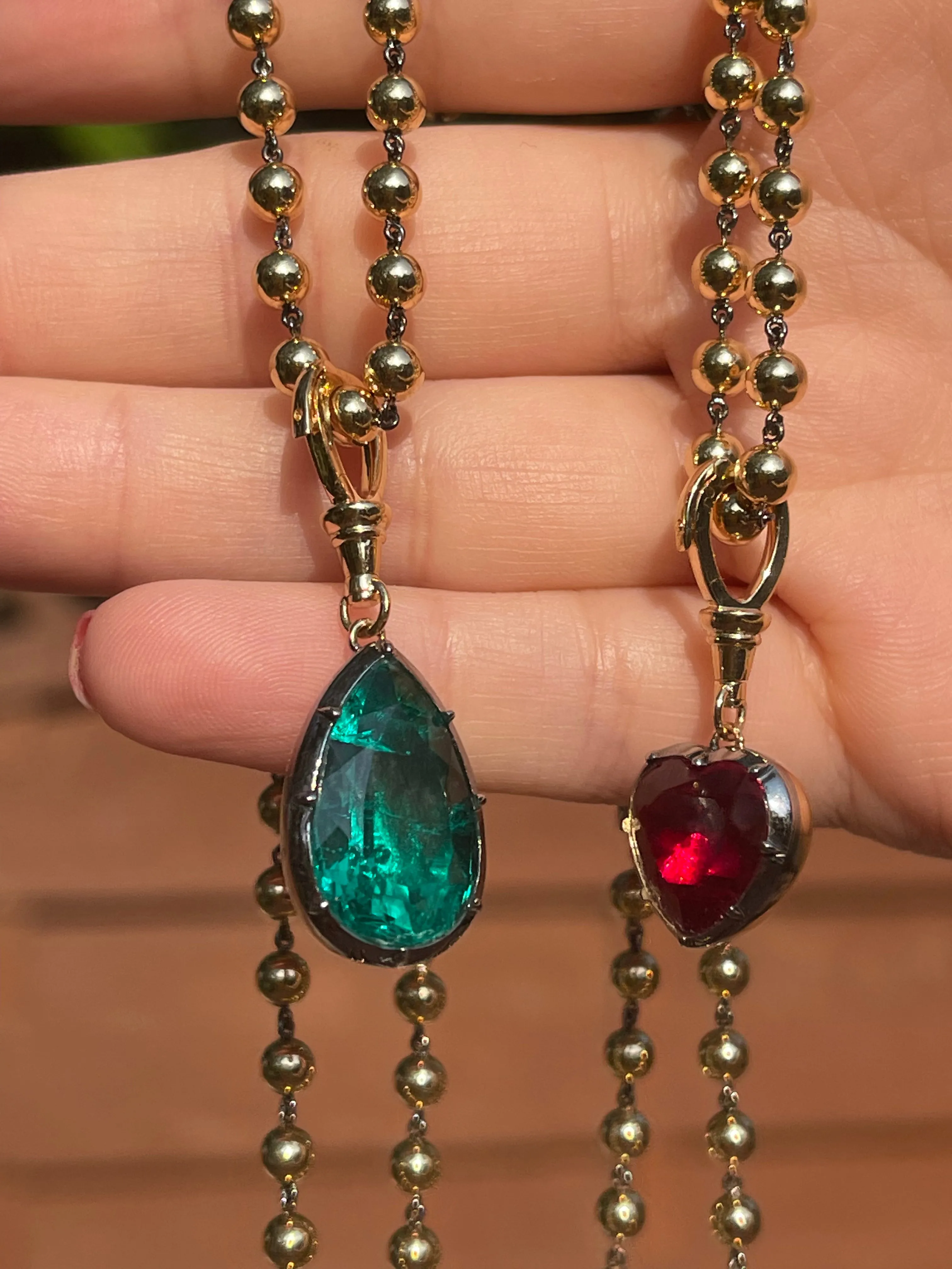 Georgian Victorian Ball Chain 5 Ct Heart Ruby Pendant in 18K Yellow Gold