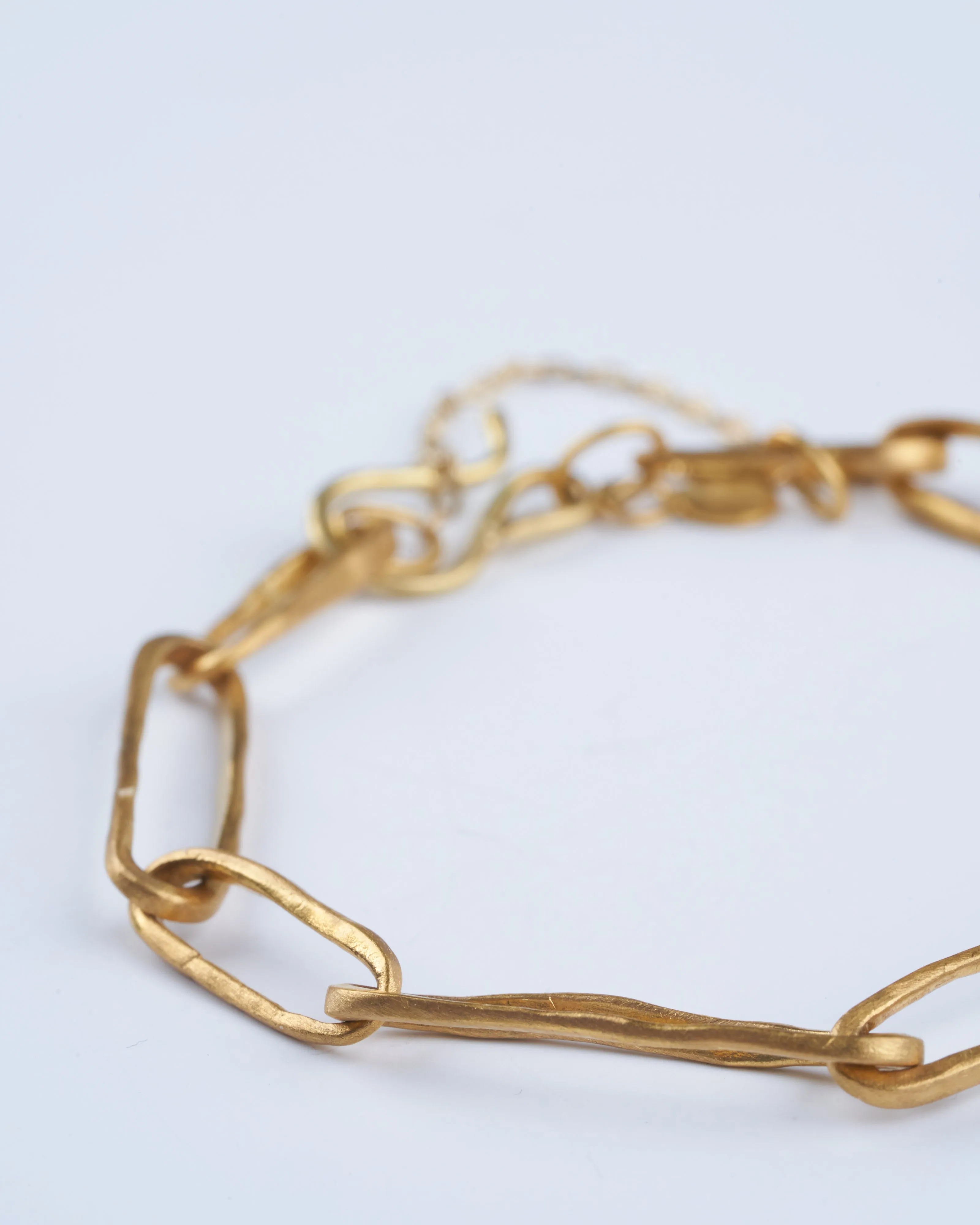 heavyweight paperclip link chain bracelet - gold