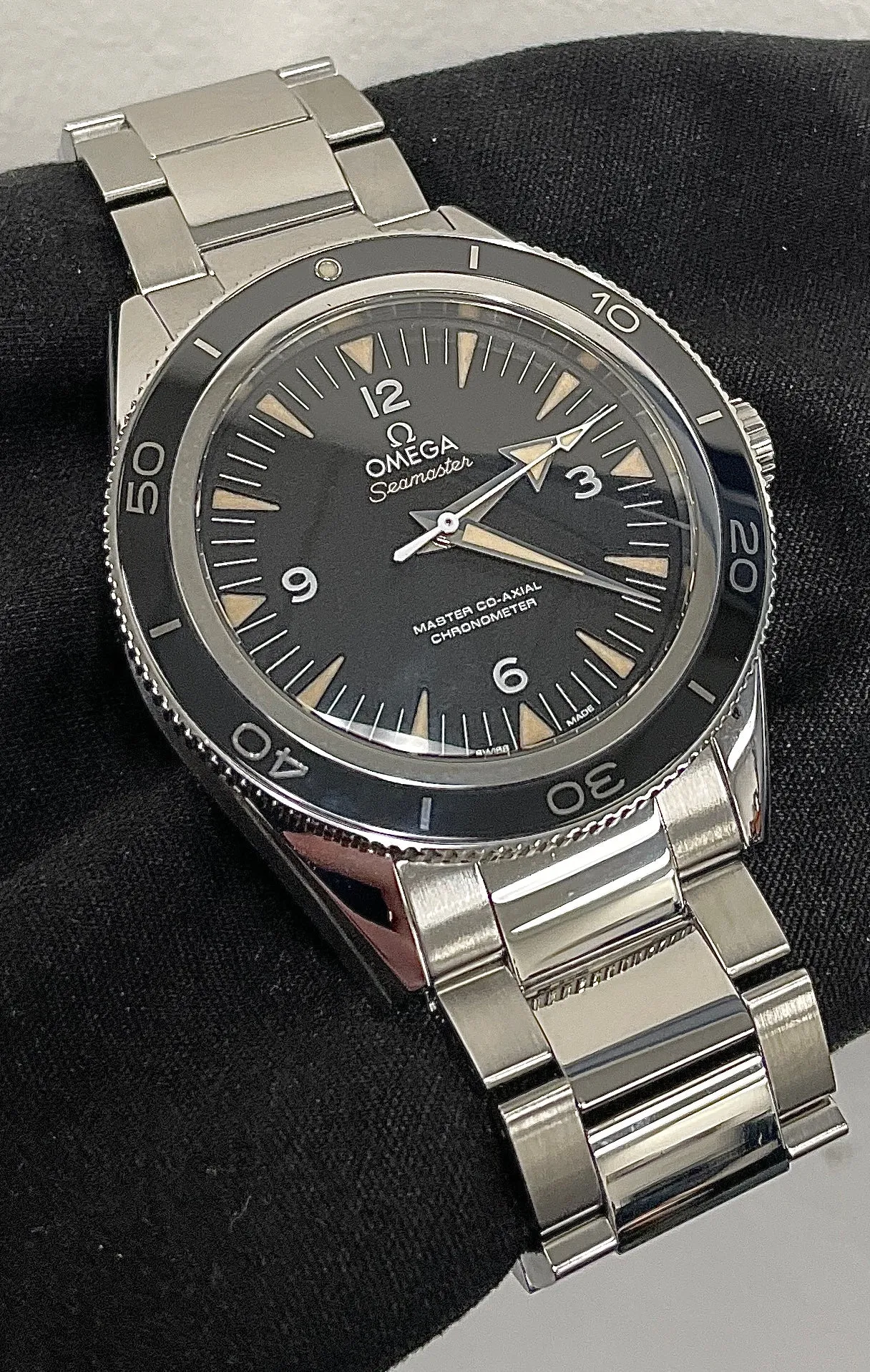 MINT Omega Seamaster 300 Co-Axial 41mm Stainless Ceramic 233.30.41.21.01.001