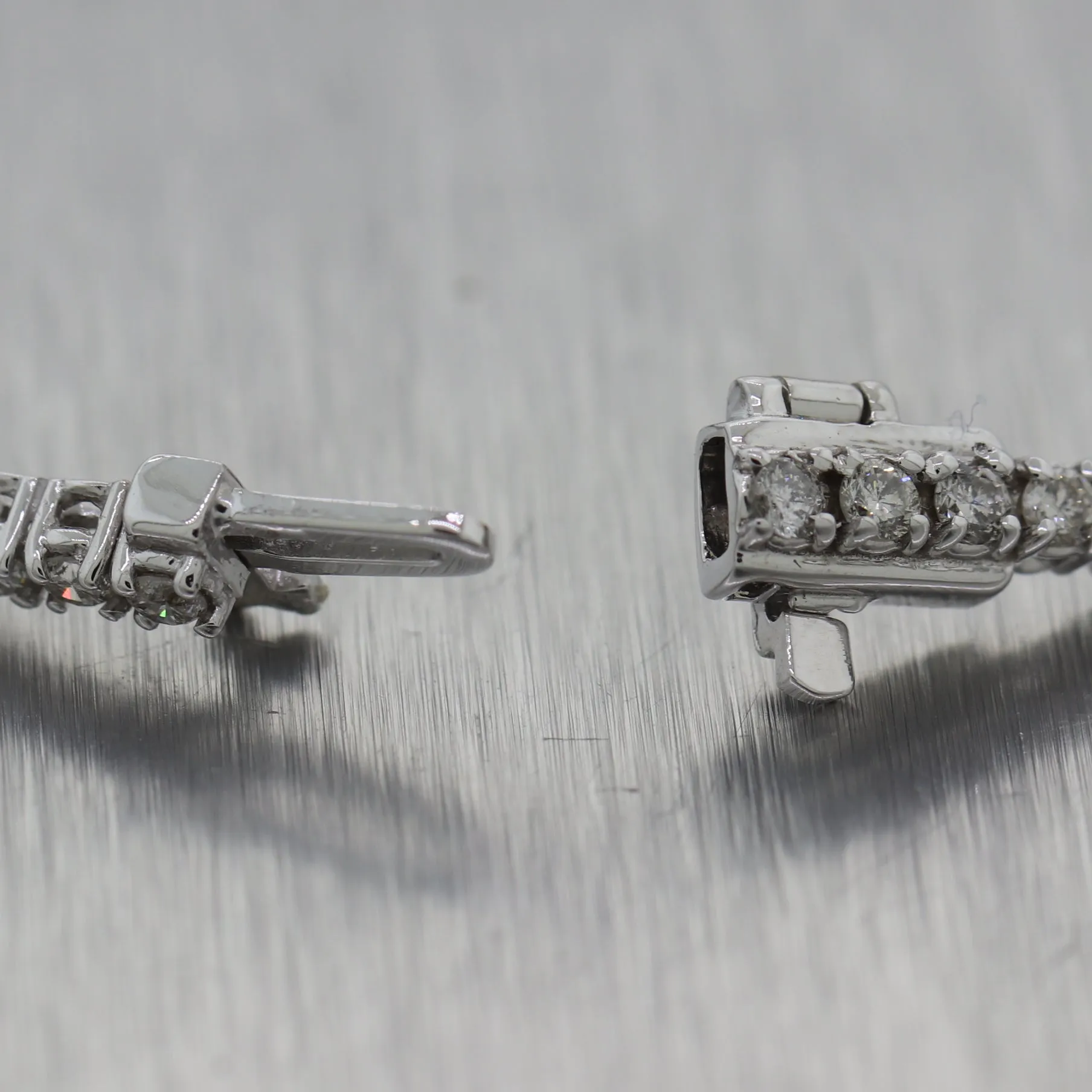 Modern 14k White Gold 2.65ctw Diamond Tennis Bracelet