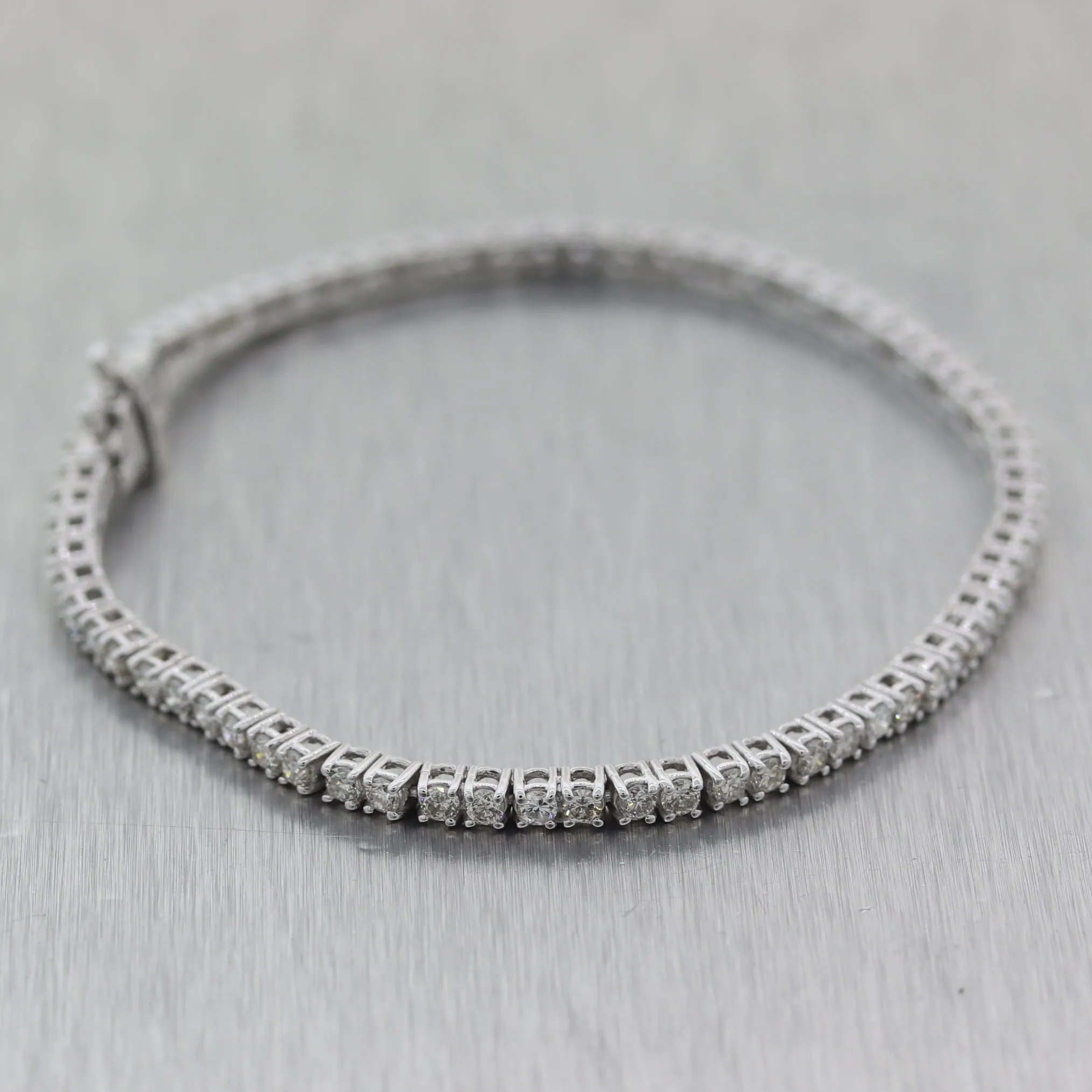 Modern 14k White Gold 2.65ctw Diamond Tennis Bracelet