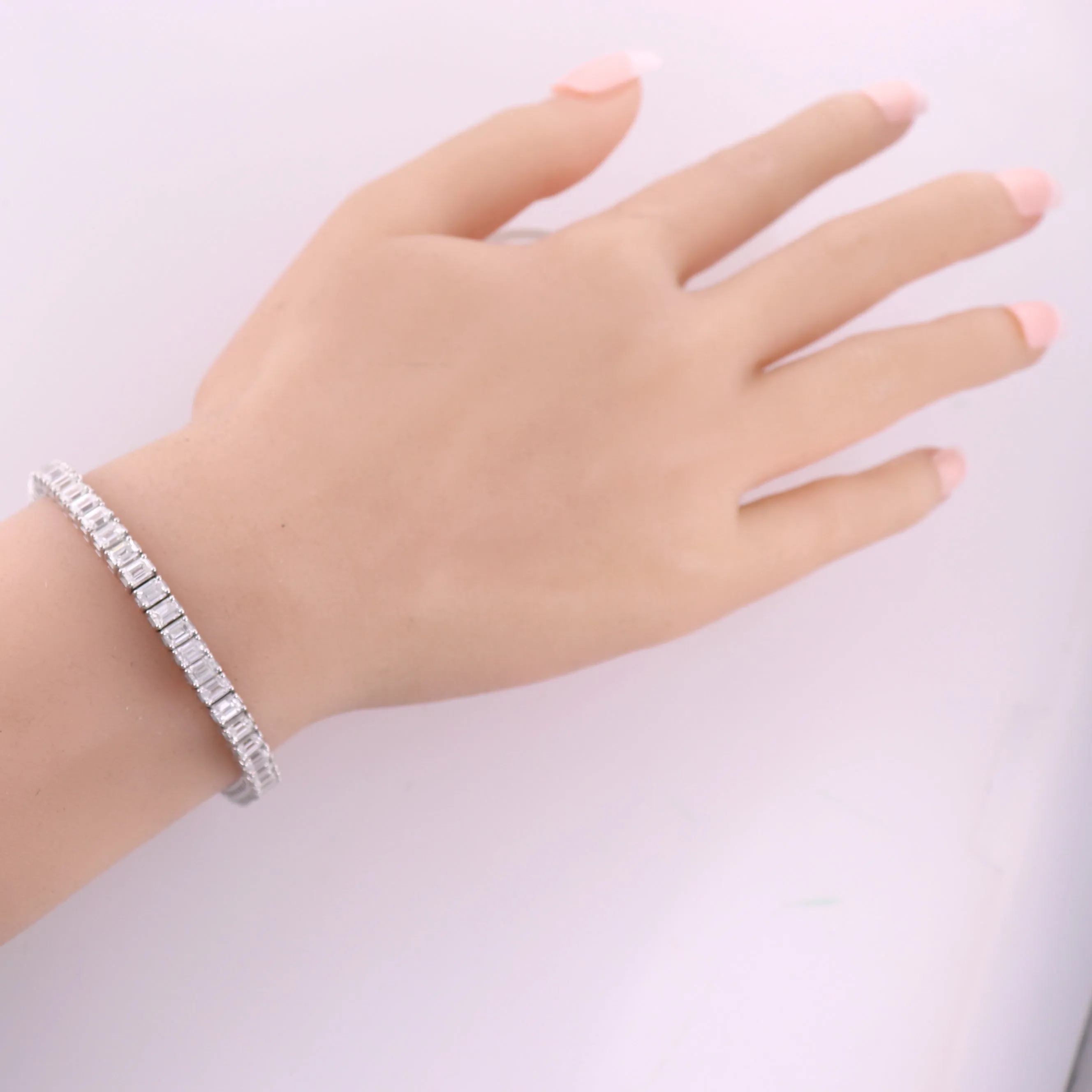 Modern 18k White Gold 13.45ctw Baguette Cut Diamond Tennis Bracelet