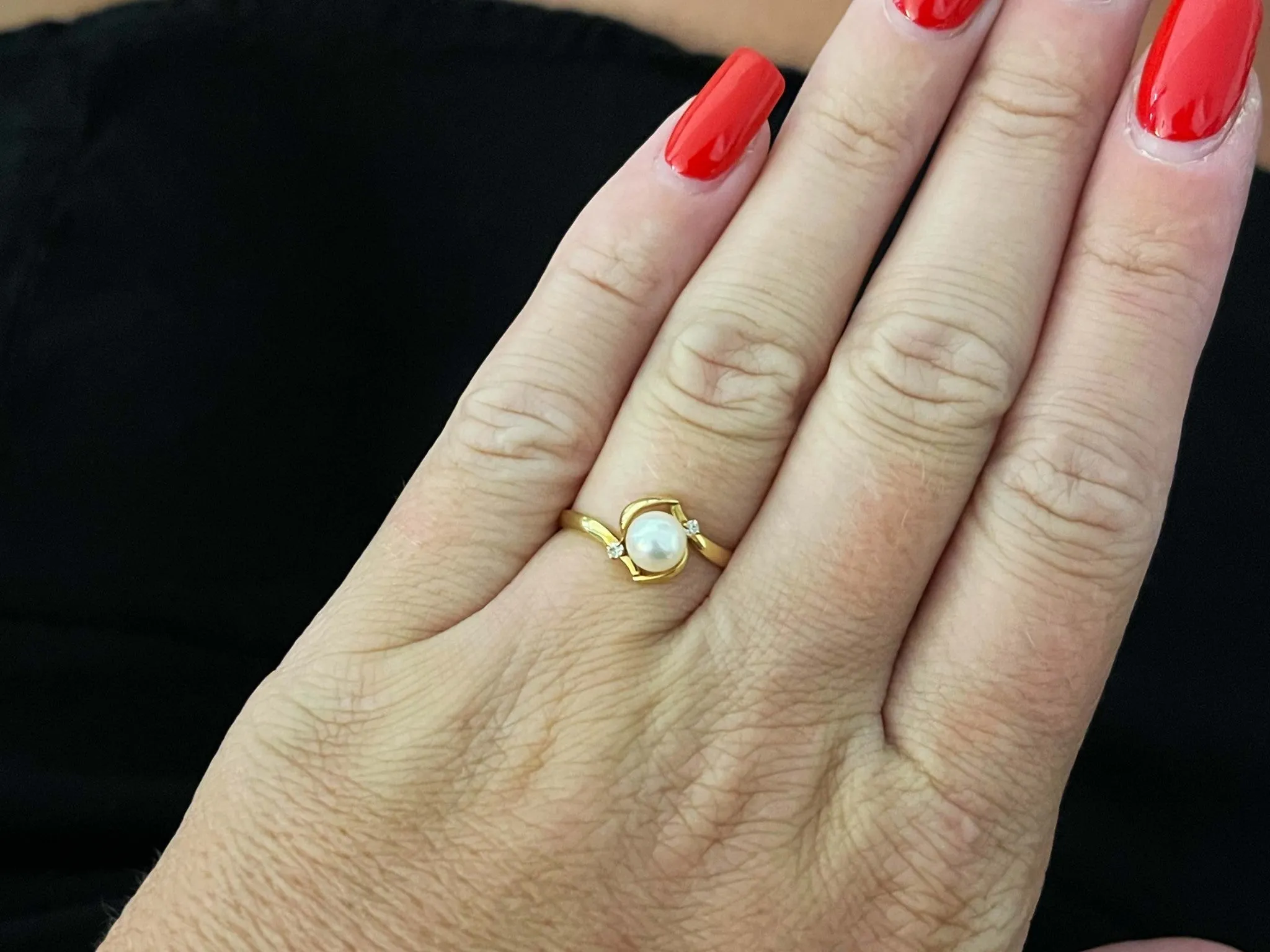 Pearl and Diamond Ring 18k Yellow Gold
