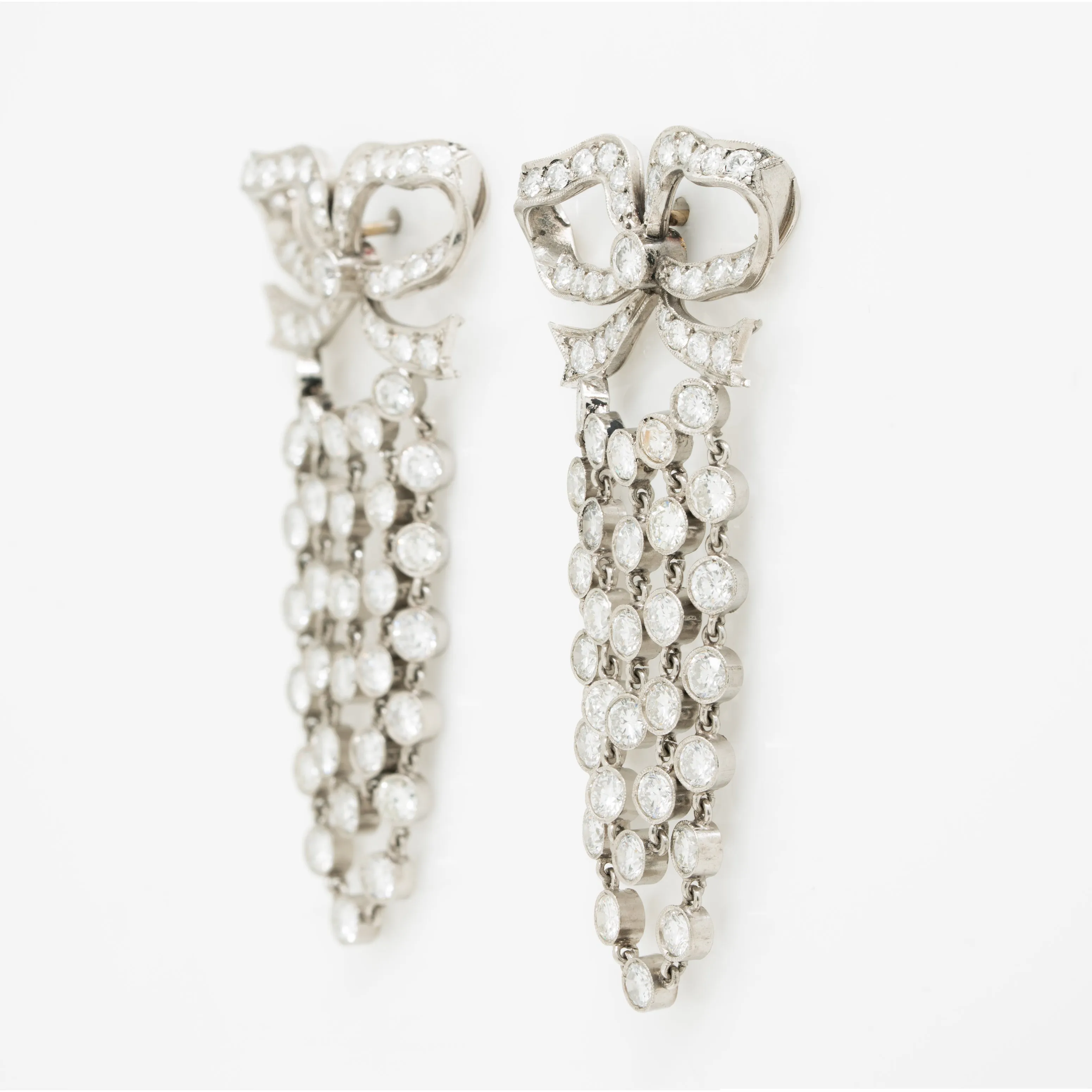 PLATINUM AND 10.0CTS DIAMOND BOW CHANDELIER EARRINGS c.1960s