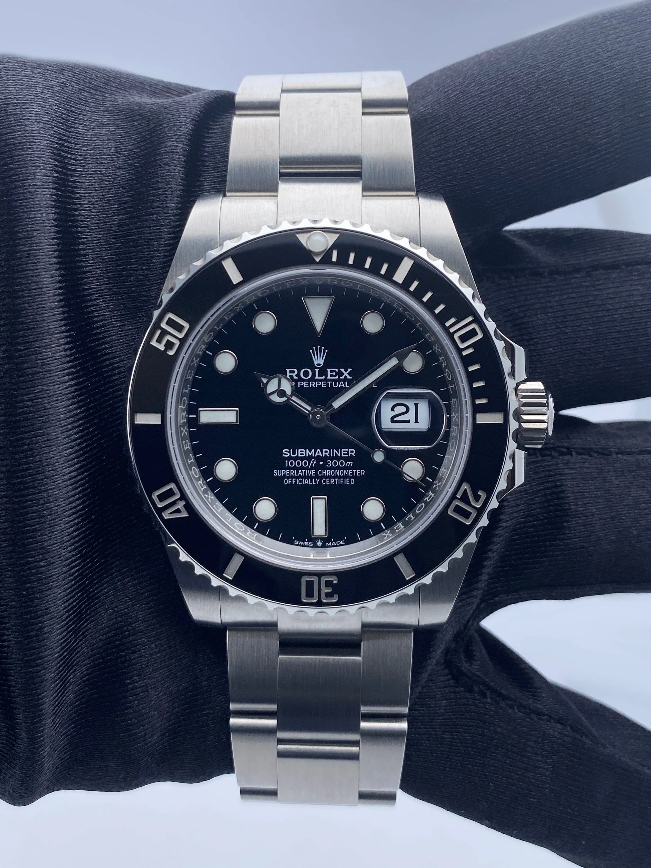 Rolex Submariner 126610LN Mens Watch Box Papers