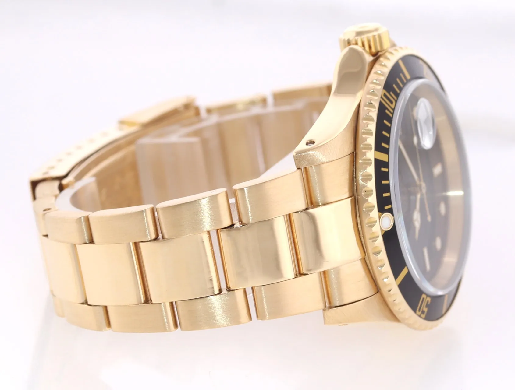 Rolex Submariner Date 16618 18k Yellow Gold Black Dial 40mm Oyster Watch Box