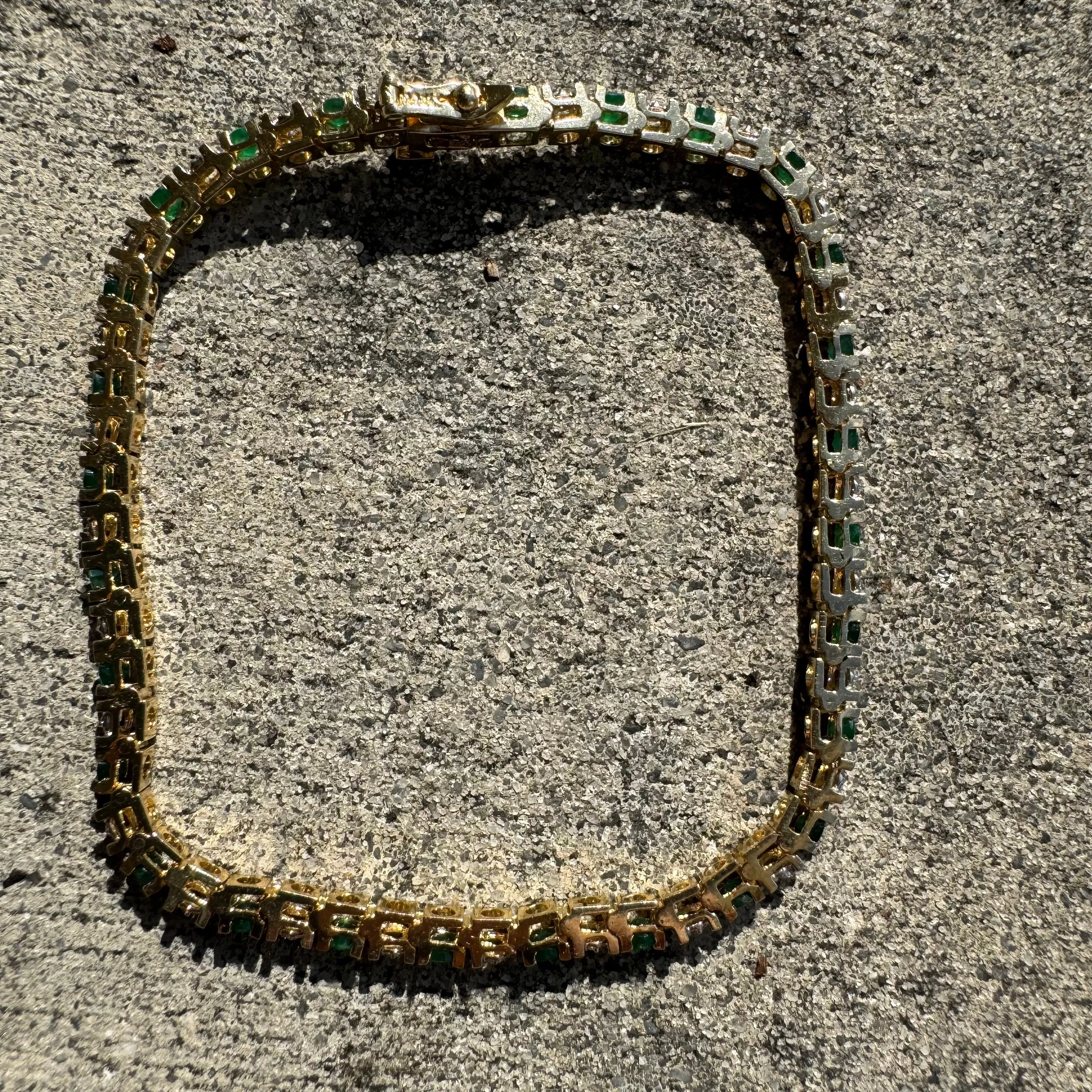 Vintage 14k Yellow Gold 2.75CTW Natural Emerald And Diamond Classic Tennis Bracelet (8”)