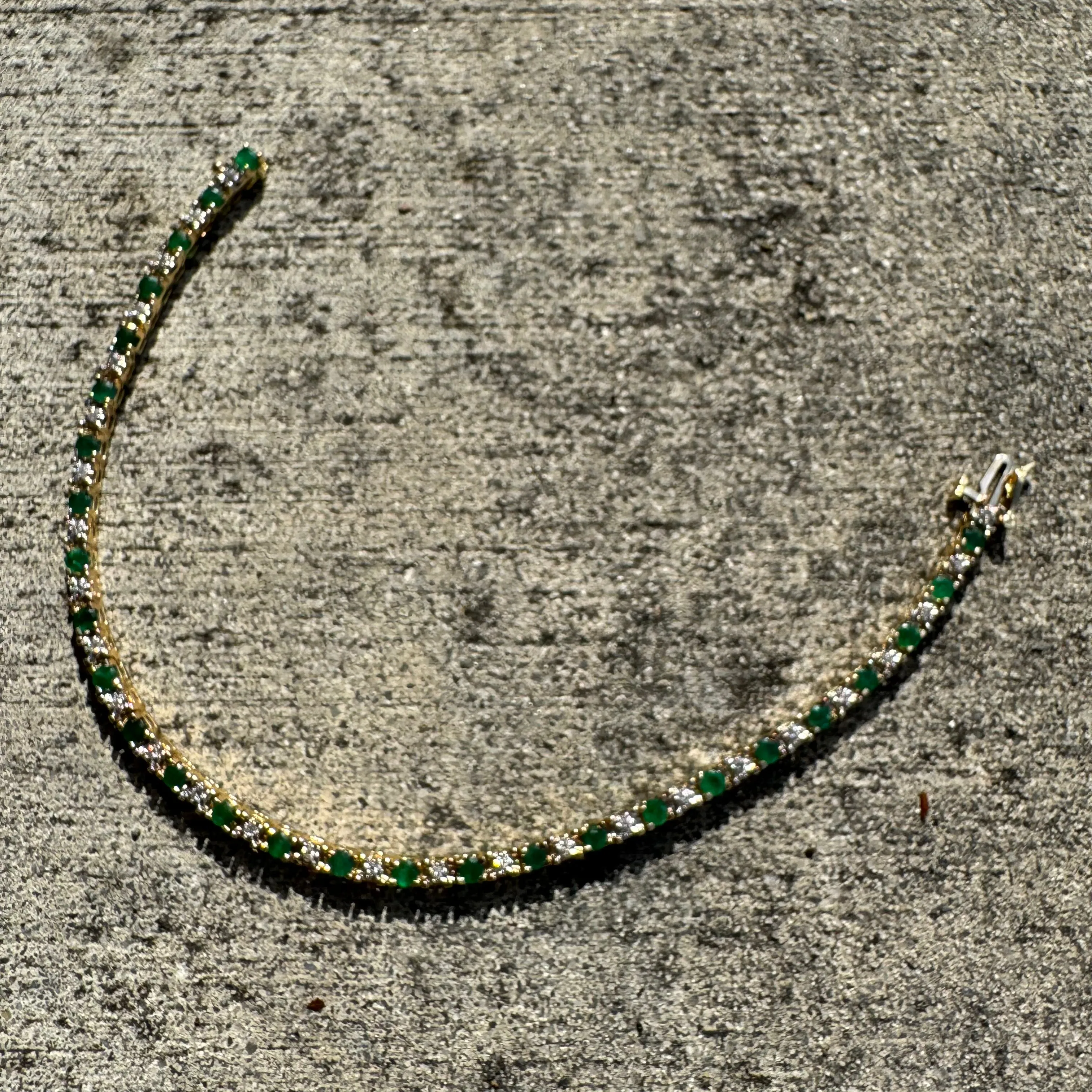 Vintage 14k Yellow Gold 2.75CTW Natural Emerald And Diamond Classic Tennis Bracelet (8”)