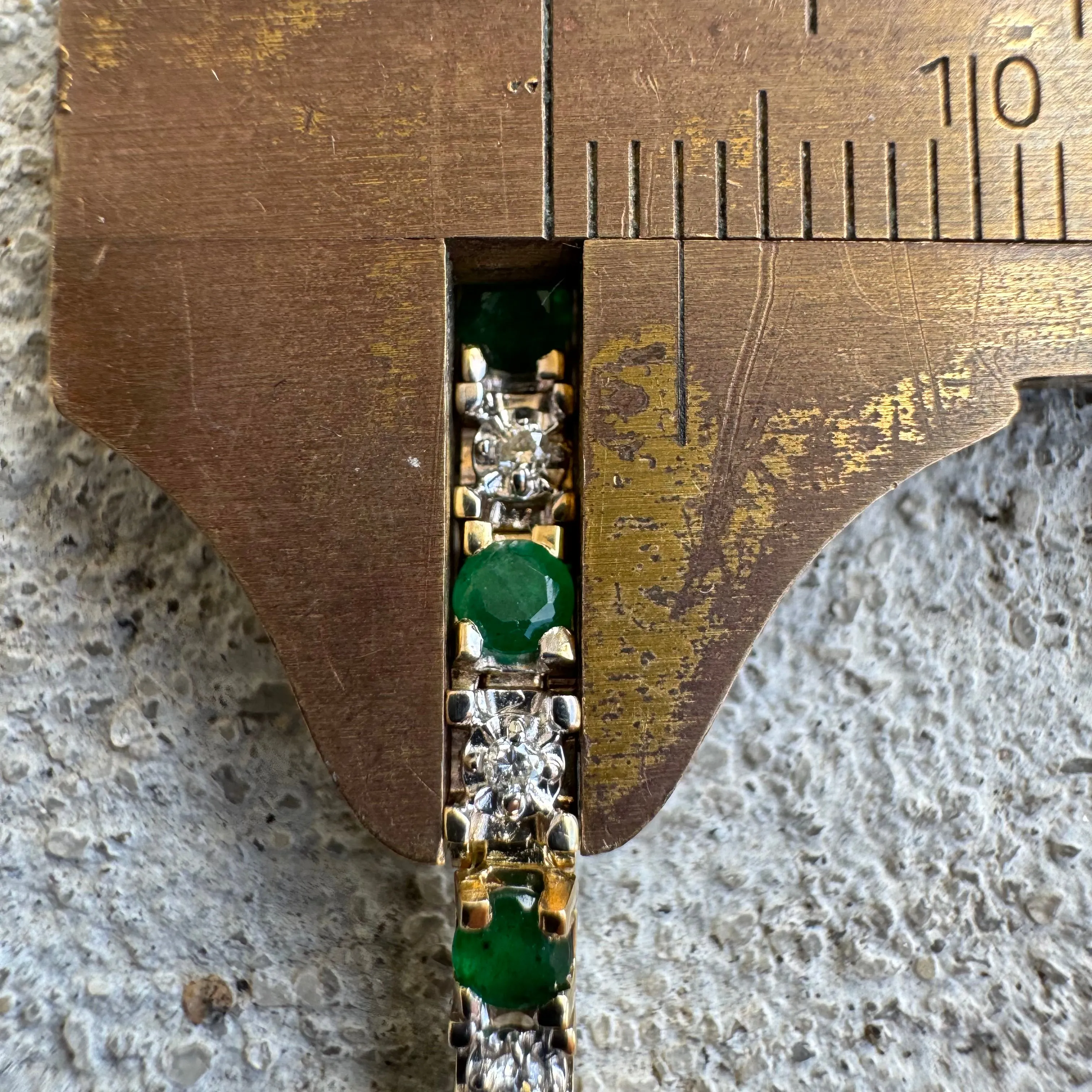 Vintage 14k Yellow Gold 2.75CTW Natural Emerald And Diamond Classic Tennis Bracelet (8”)