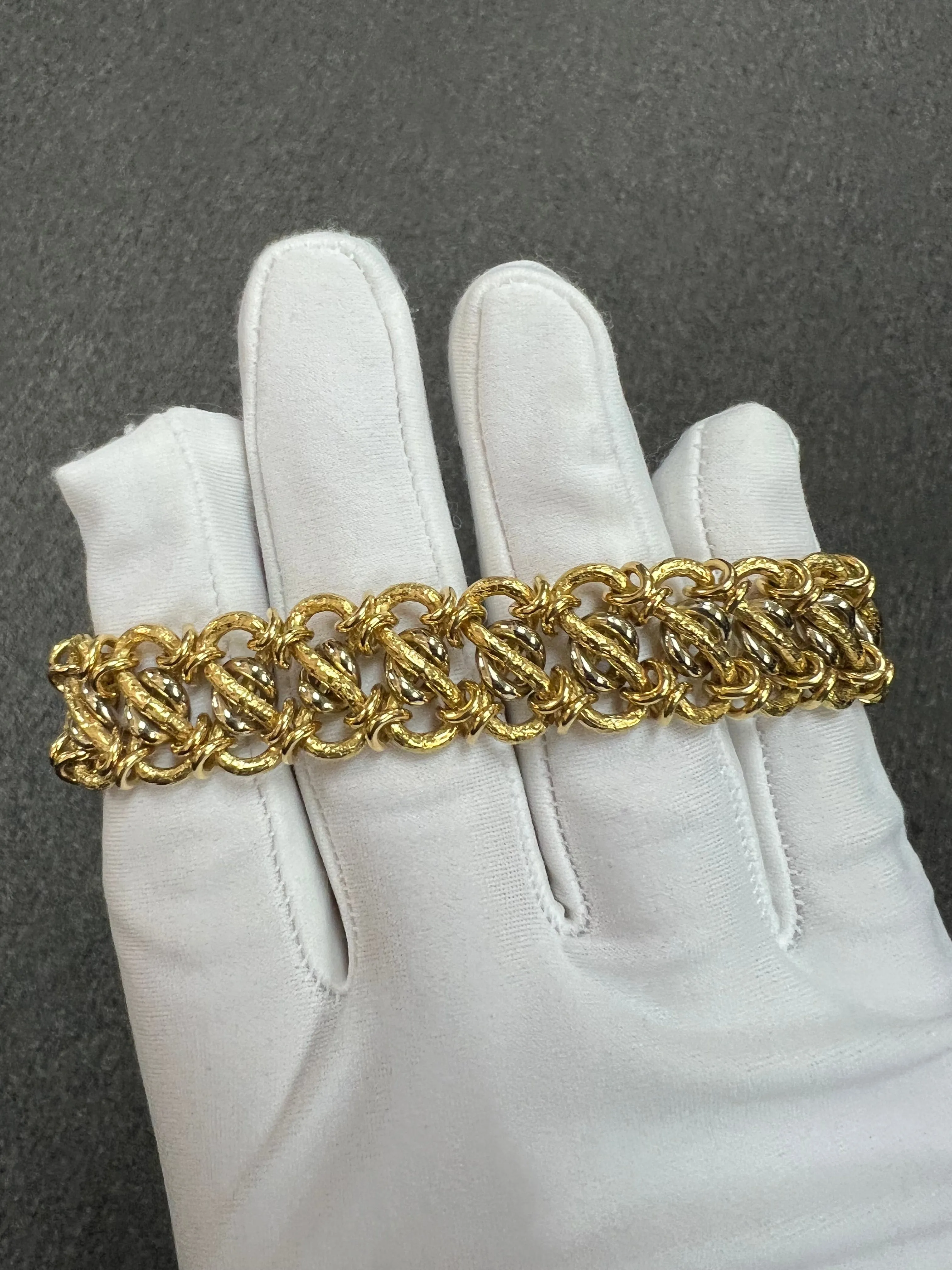 Vintage 1970s Interlocking 18k Yellow Gold Link Bracelet 8" Long