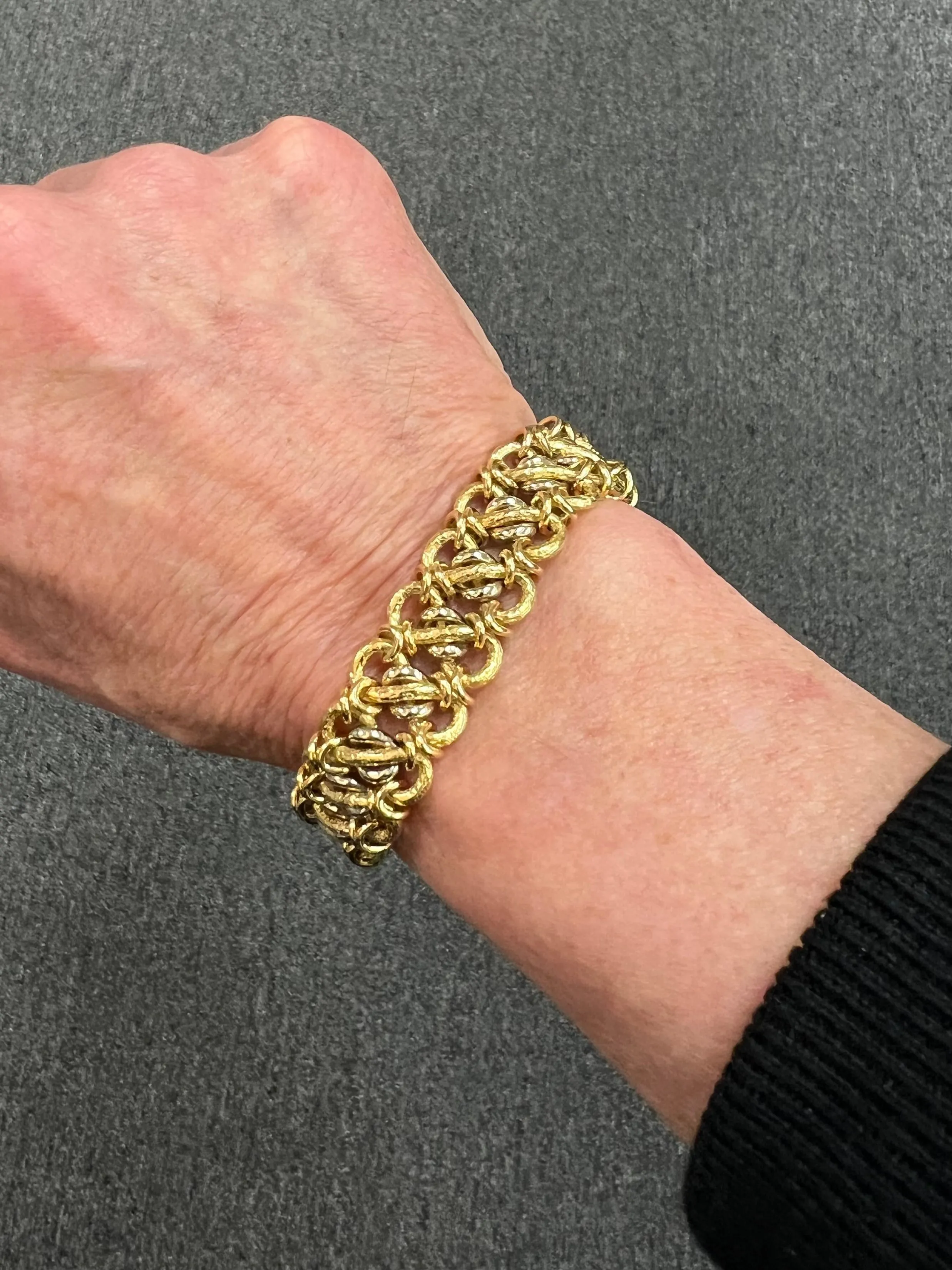 Vintage 1970s Interlocking 18k Yellow Gold Link Bracelet 8" Long