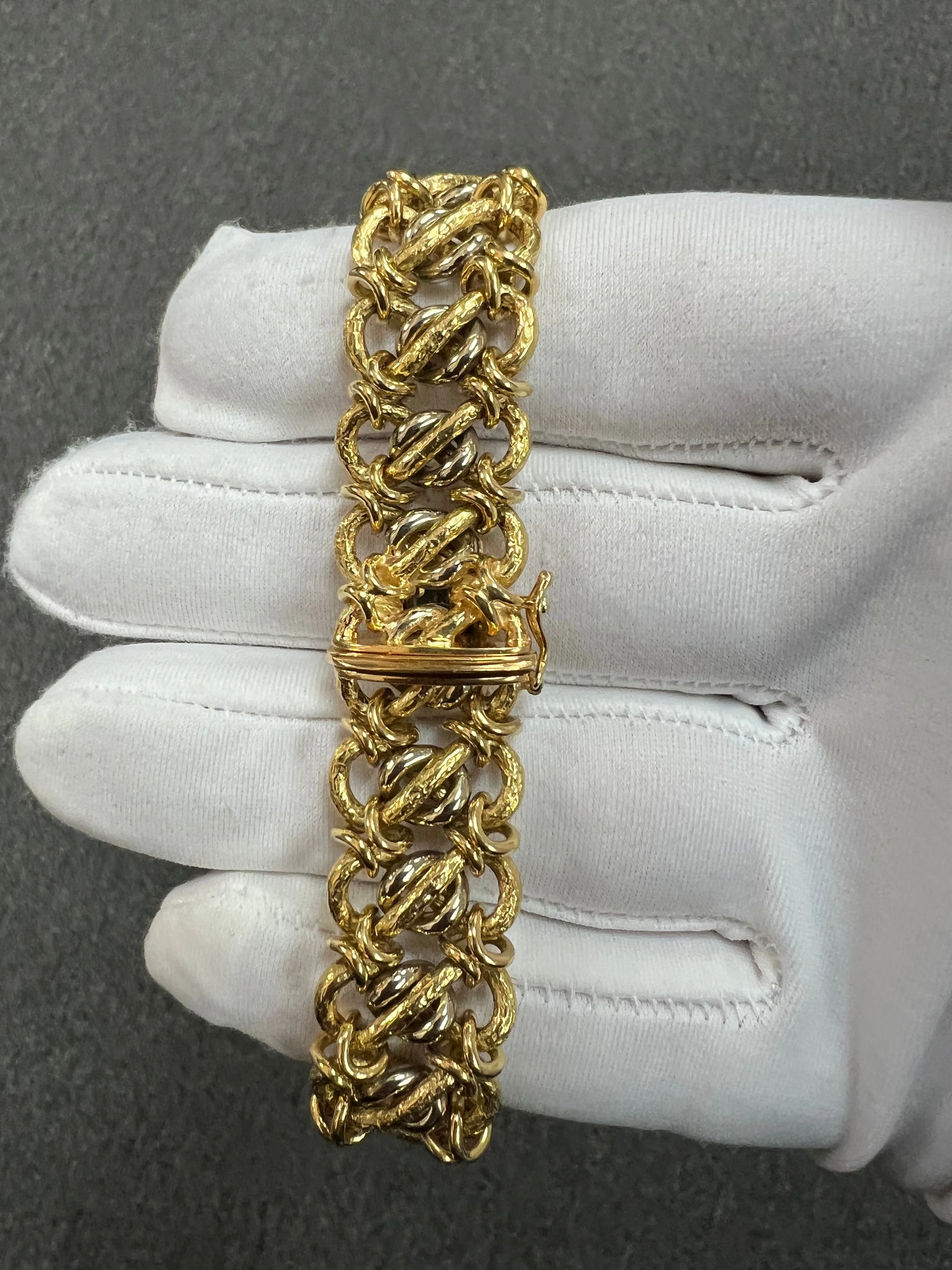 Vintage 1970s Interlocking 18k Yellow Gold Link Bracelet 8" Long