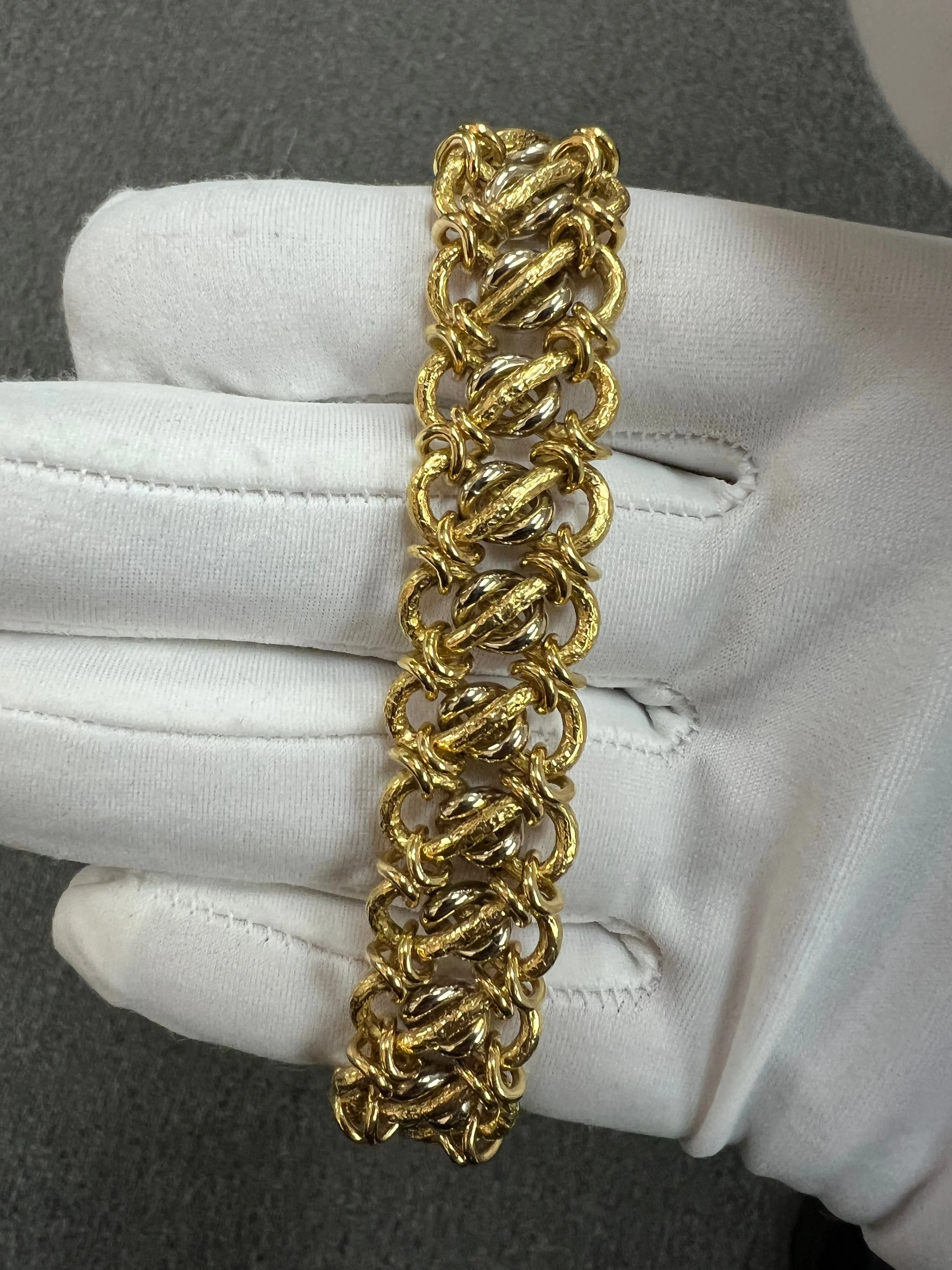 Vintage 1970s Interlocking 18k Yellow Gold Link Bracelet 8" Long