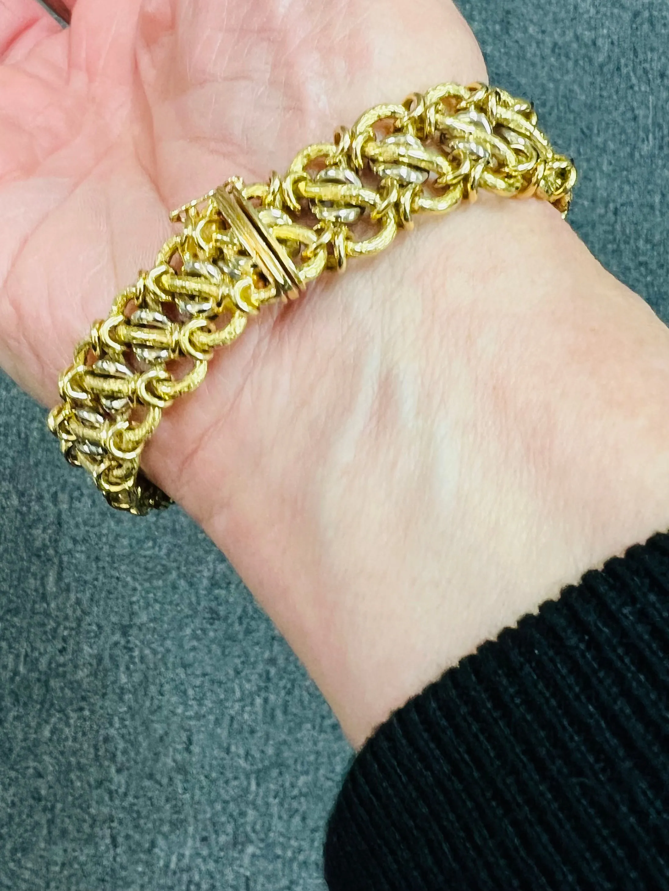 Vintage 1970s Interlocking 18k Yellow Gold Link Bracelet 8" Long