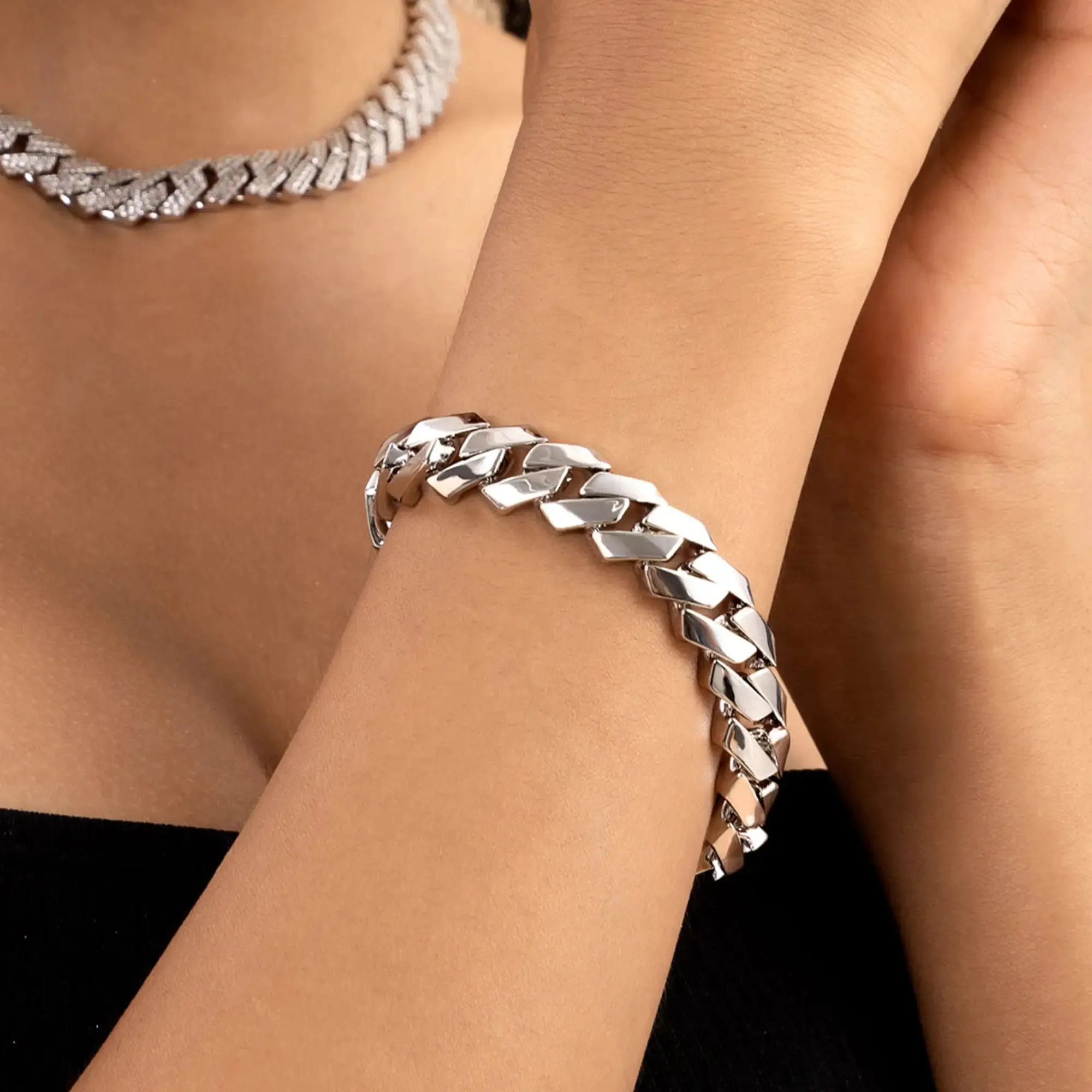 Women's Plain Gold Prong Cuban Link Bracelet - 8mm