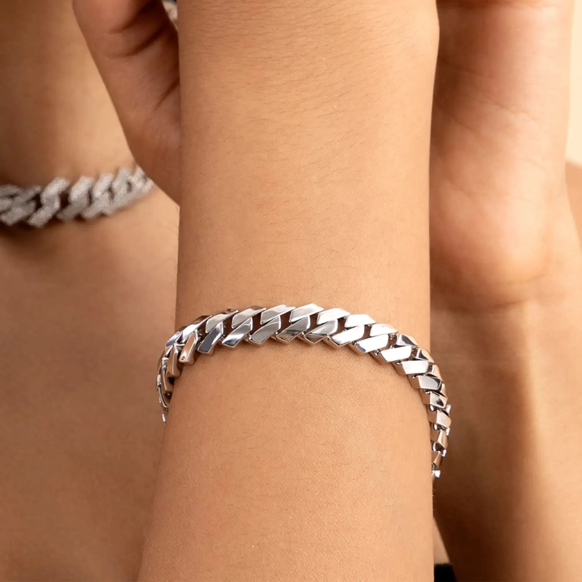 Women's Plain Gold Prong Cuban Link Bracelet - 8mm